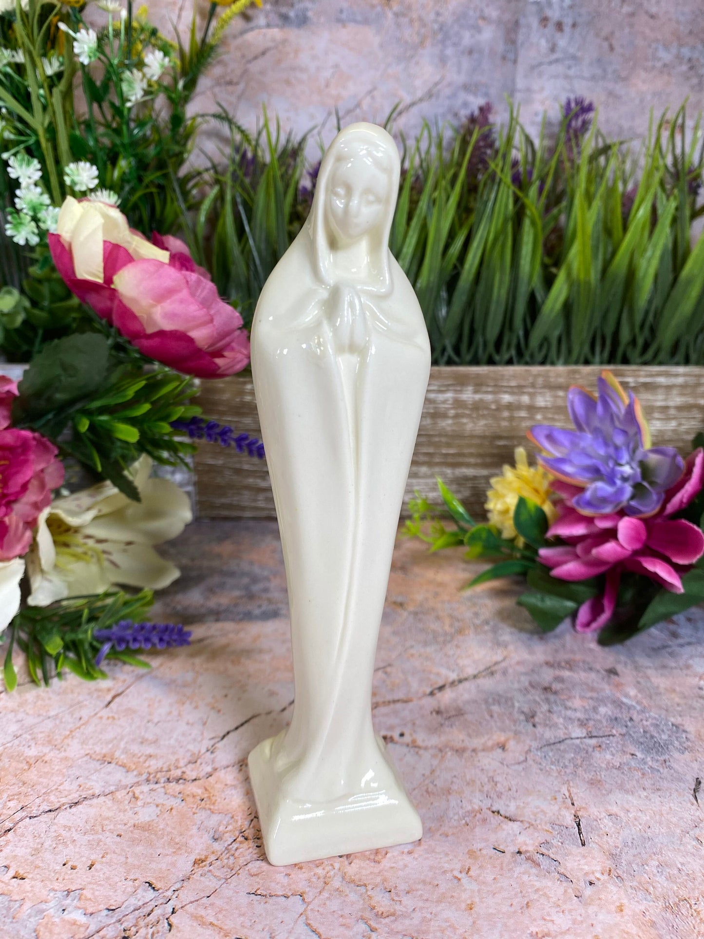 Madonna Ceramic Religious Decor | Virgin Mary Timeless Faith Ornament | Spiritual Home Accent | Perfect Gift| 17 x 5 cm