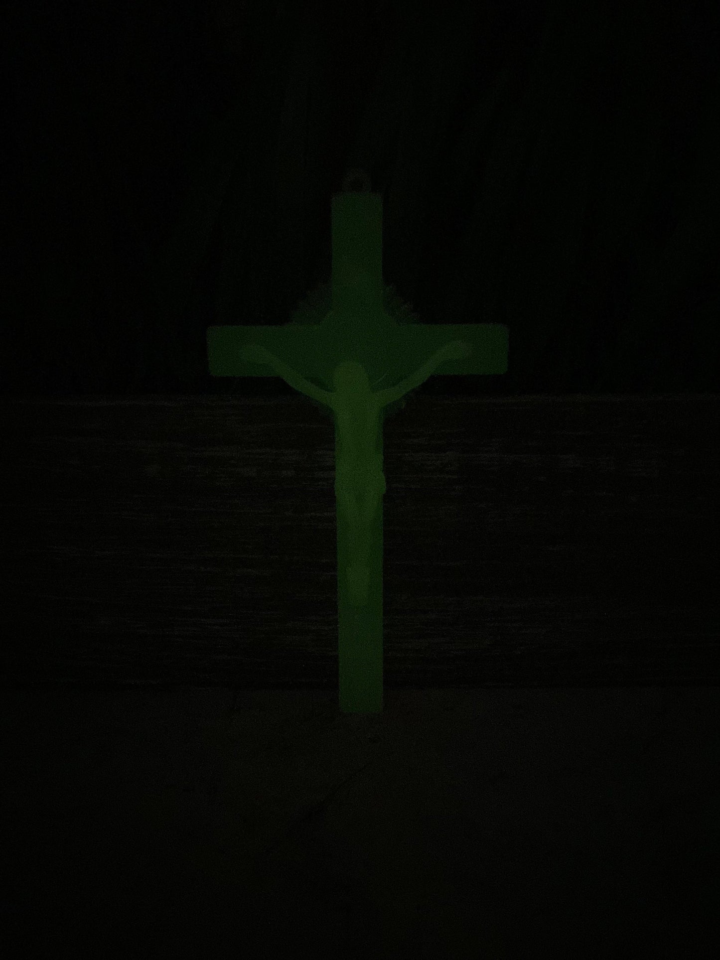 Pair of Glow-in-the-Dark Crosses | Spiritual Plastic Decor | 14 x 8cm | Enigmatic Nighttime Illumination | Unique Home & Garden Decor-Osiris Craftworks