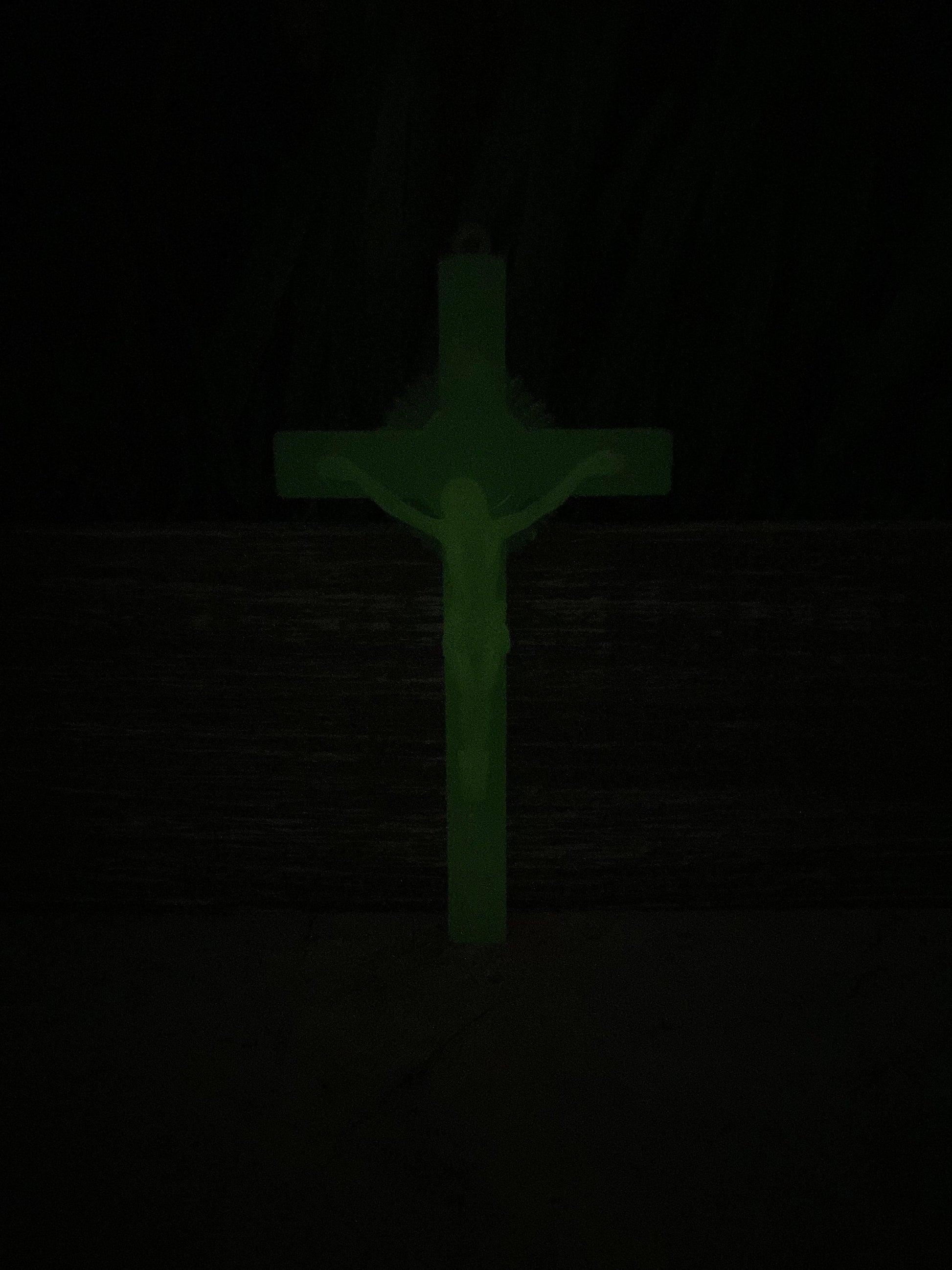 Pair of Glow-in-the-Dark Crosses | Spiritual Plastic Decor | 14 x 8cm | Enigmatic Nighttime Illumination | Unique Home & Garden Decor-Osiris Craftworks