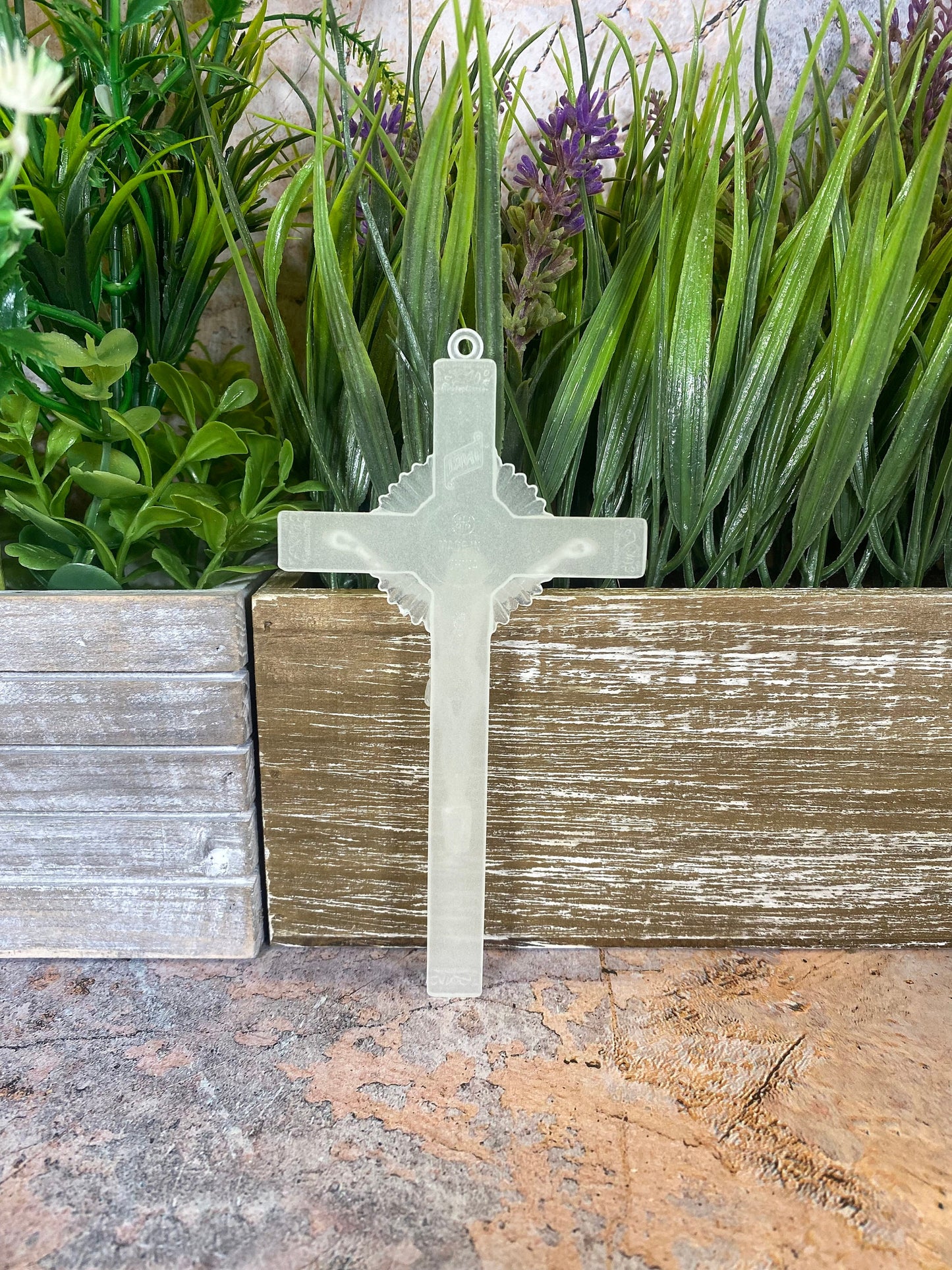 Pair of Glow-in-the-Dark Crosses | Spiritual Plastic Decor | 14 x 8cm | Enigmatic Nighttime Illumination | Unique Home & Garden Decor-Osiris Craftworks