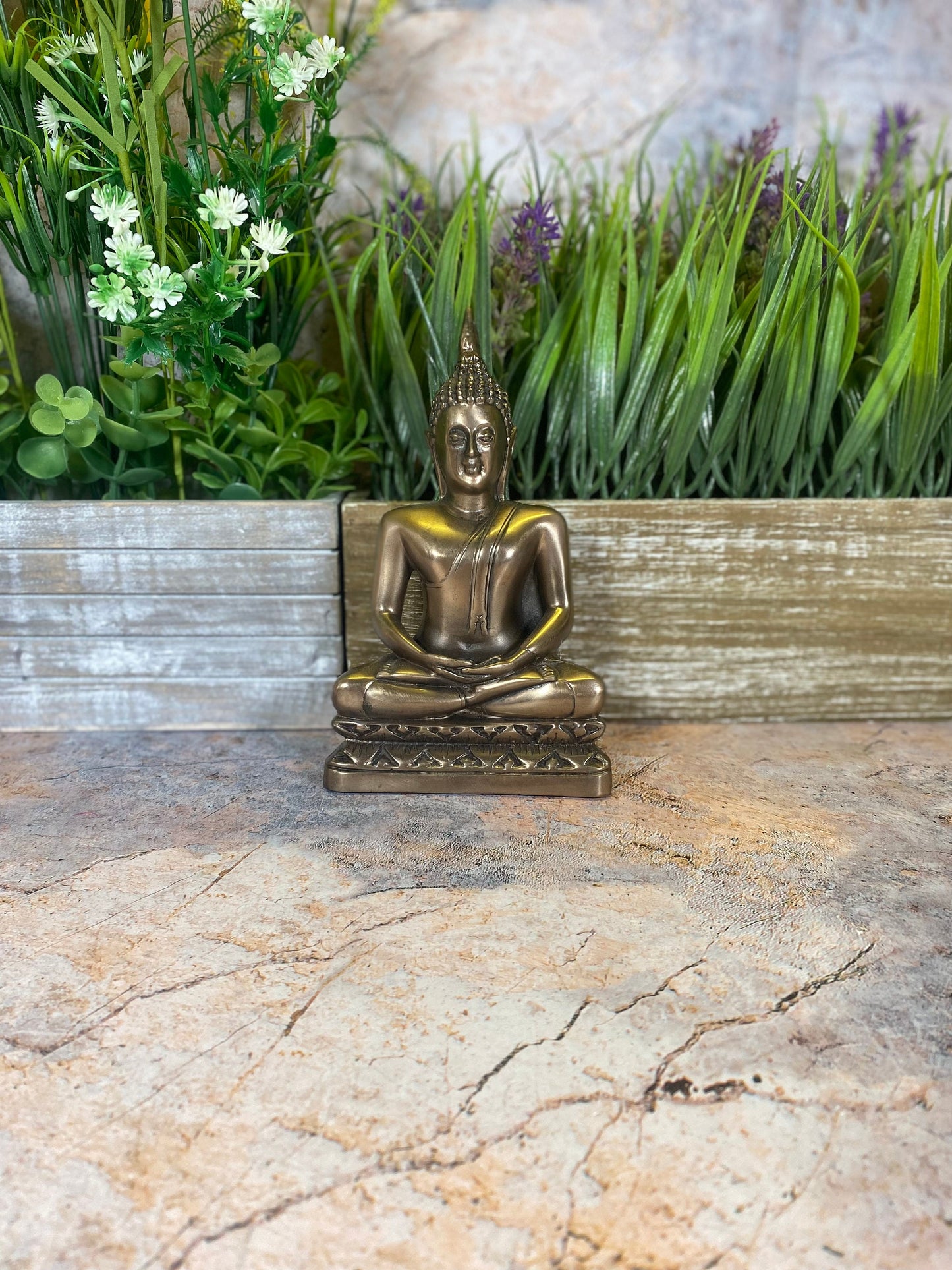 Goldene Buddha-Statue – Kunstharz – 16 x 9,5 cm – Zen-Meditationsdekor – Tafelaufsatz zur spirituellen Erleuchtung