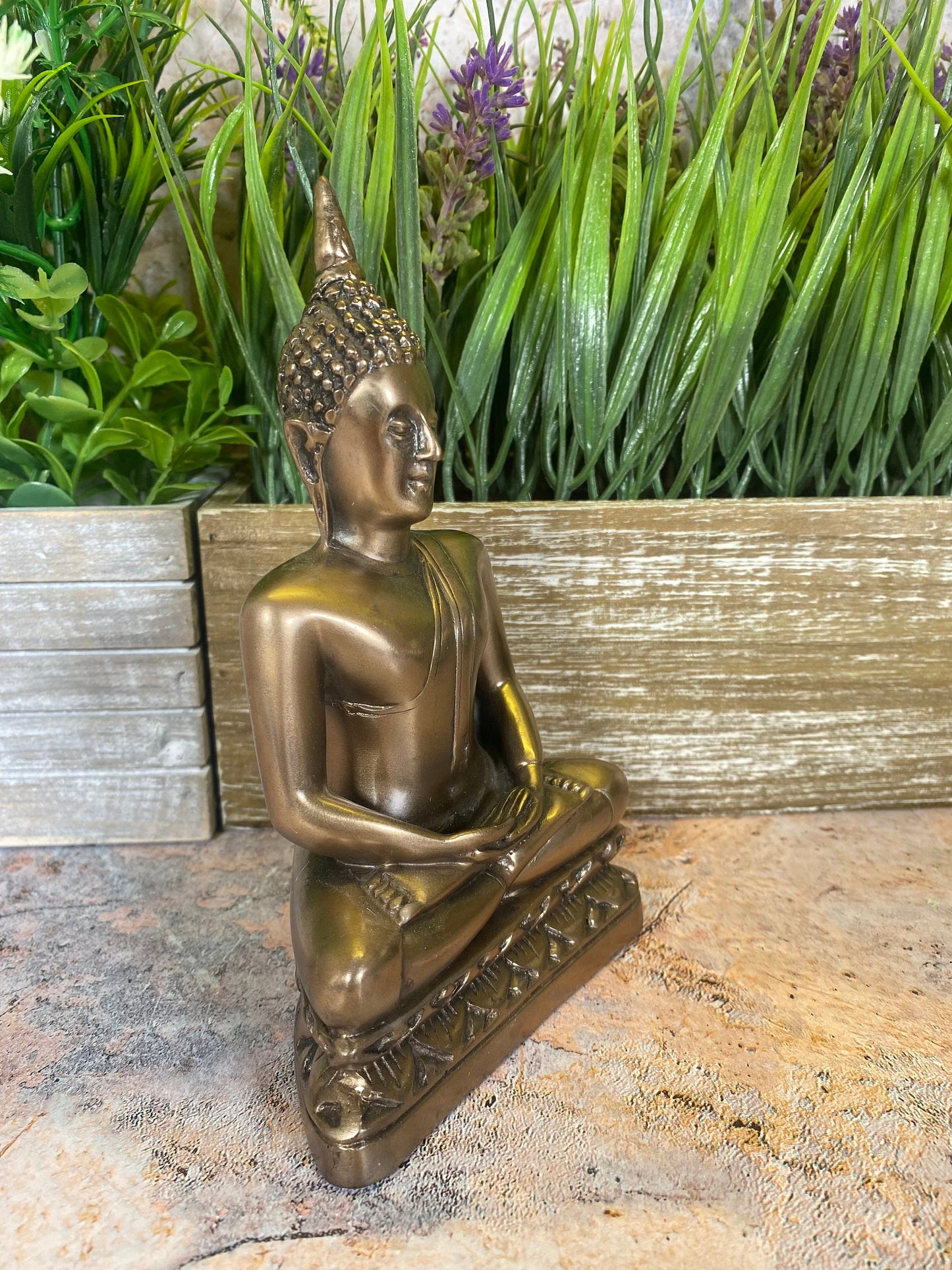 Statue de Bouddha doré - Art en résine - 16x9,5 cm - Décoration de méditation zen - Centre de table d'illumination spirituelle