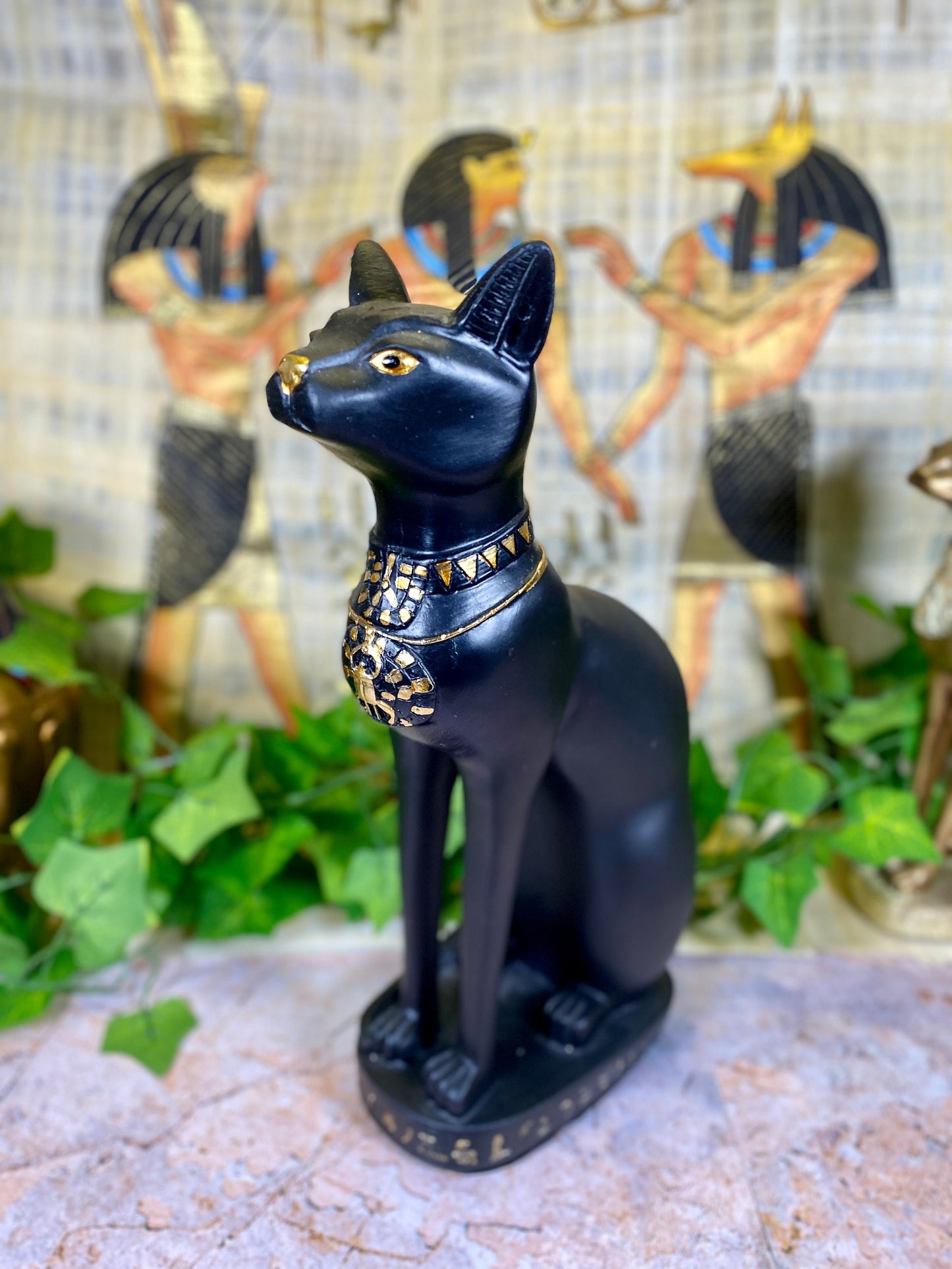 Ägyptische Bastet-Katzenstatue, Göttinnenfigur aus Kunstharz, antike Gottheit, schützendes Amulett für Zuhause, mystisches ägyptisches Dekor, kulturelles Kunstwerk