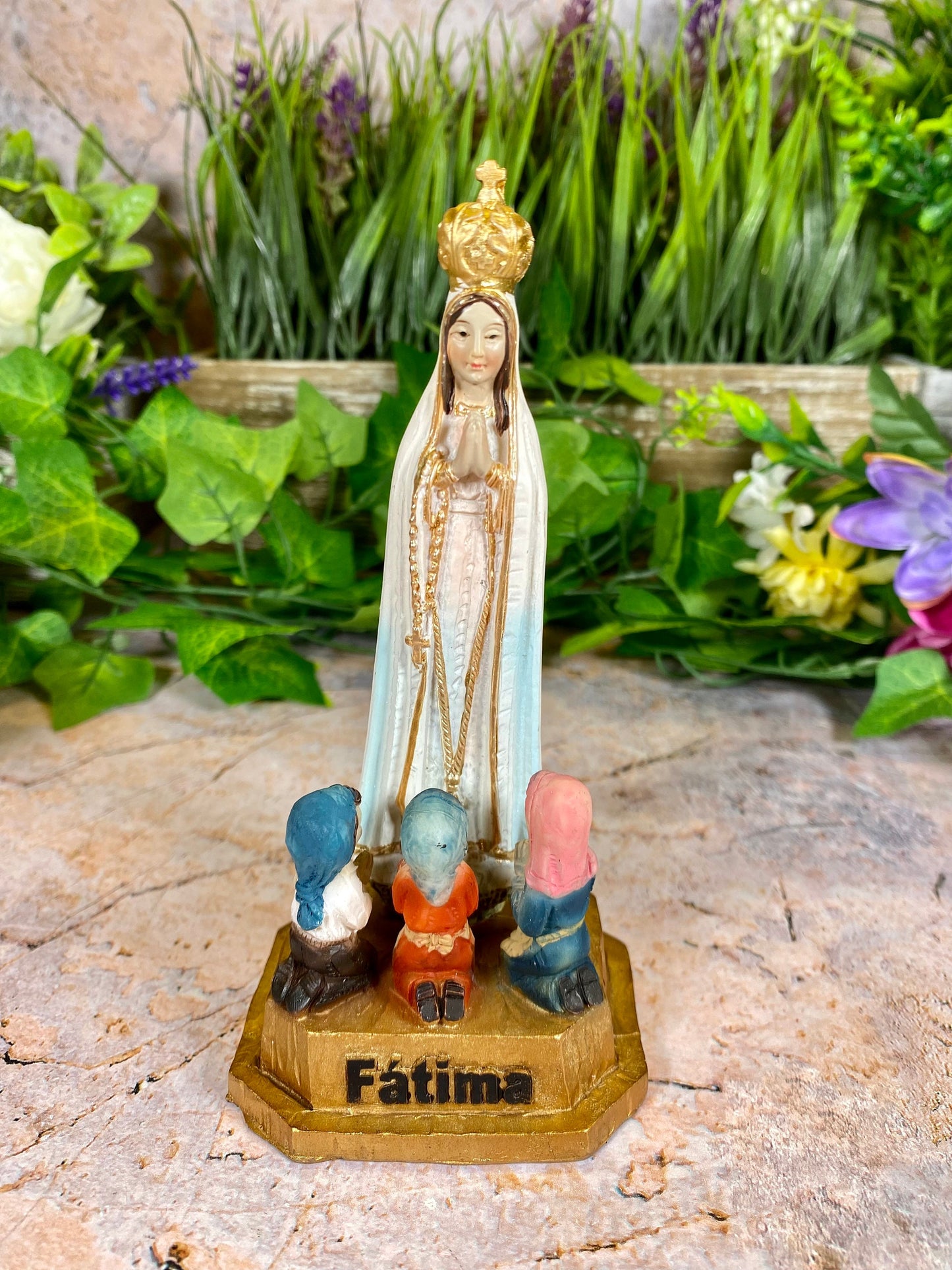 Statue unserer Lieben Frau von Fatima aus Kunstharz mit Kindern, handbemalte Marienfigur, religiöse Kunst, christliches Dekor, spirituelles Sammlerstück