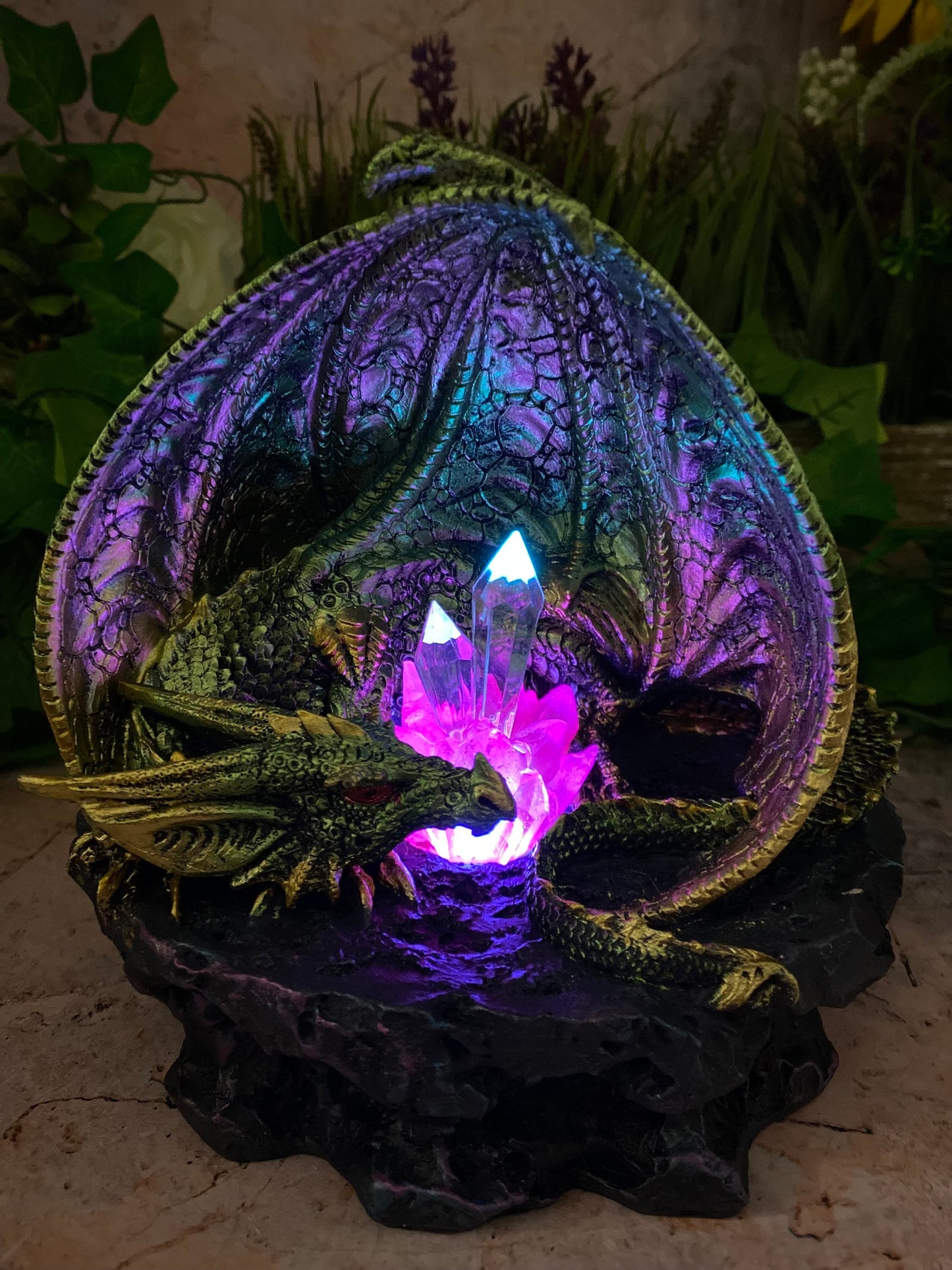 Figurine en cristal de dragon à LED enchantée | Dragon en résine changeant de couleur | Décor de créature mythique | Statue fantastique magique | Cadeau fantastique en boîte