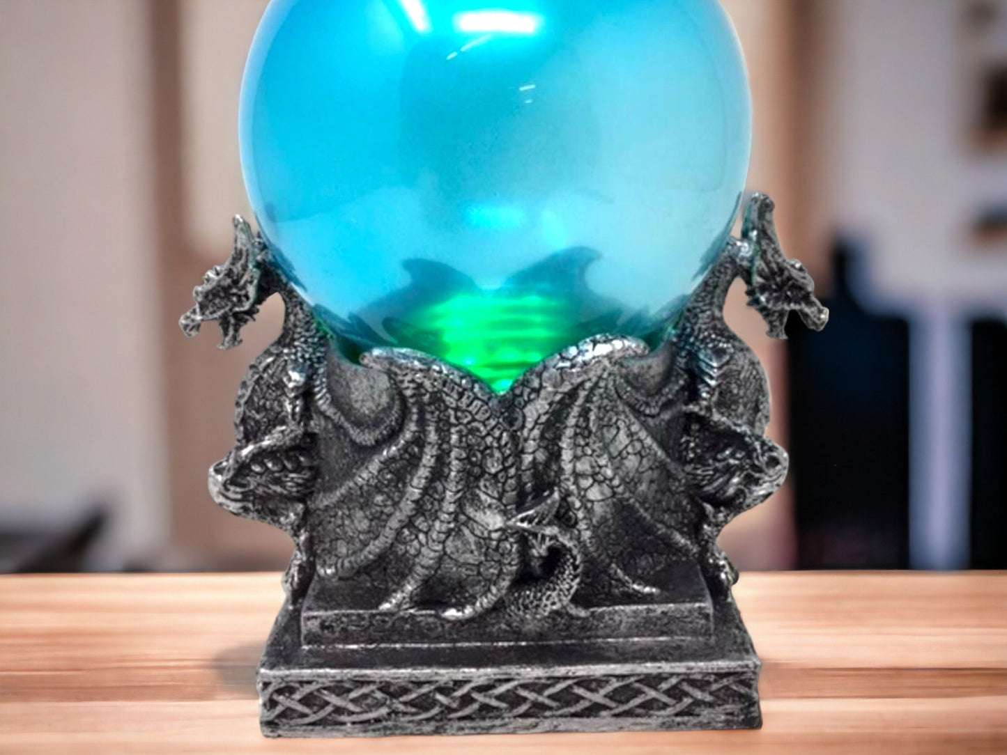 Mystic Aura Drachenkristallkugel mit LED-Licht – Verzauberte Drachenkugel aus Kunstharz, magisches Fantasy-Dekor, 16 cm große beleuchtete Kugel