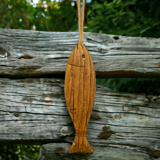 Ornement de poisson rustique en bois flotté - Décoration nautique, suspension murale artisanale, thème côtier, respectueux de l'environnement, hauteur de 28 cm