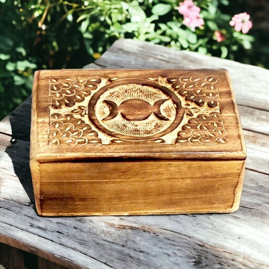 Coffret en bois Triple Moon fabriqué artisanalement | Sculpture et rangement mystiques | Organisateur fait main | Décoration intérieure spirituelle