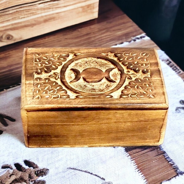 Coffret en bois Triple Moon fabriqué artisanalement | Sculpture et rangement mystiques | Organisateur fait main | Décoration intérieure spirituelle