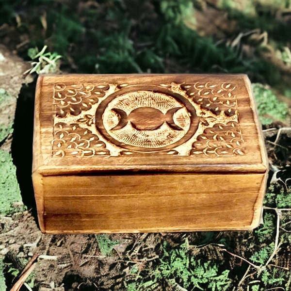 Coffret en bois Triple Moon fabriqué artisanalement | Sculpture et rangement mystiques | Organisateur fait main | Décoration intérieure spirituelle