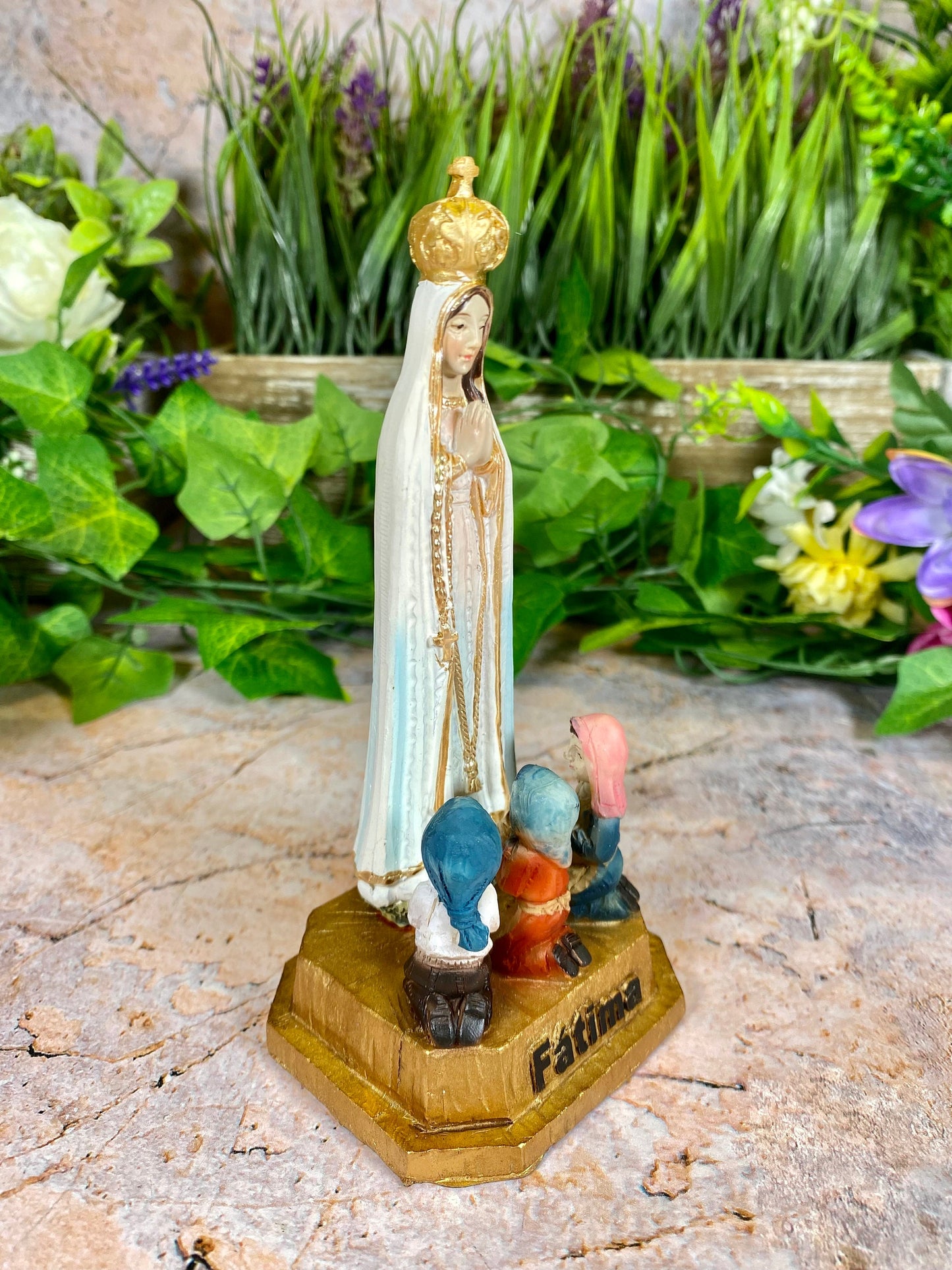 Statue unserer Lieben Frau von Fatima aus Kunstharz mit Kindern, handbemalte Marienfigur, religiöse Kunst, christliches Dekor, spirituelles Sammlerstück