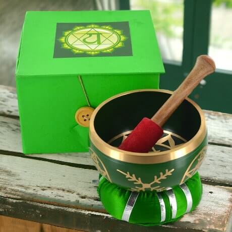 Enchanting Heart Chakra Singing Bowl Set – Handcrafted Meditation Bowl with Cushion & Striker, Green Chakra Healing, Spiritual Decor