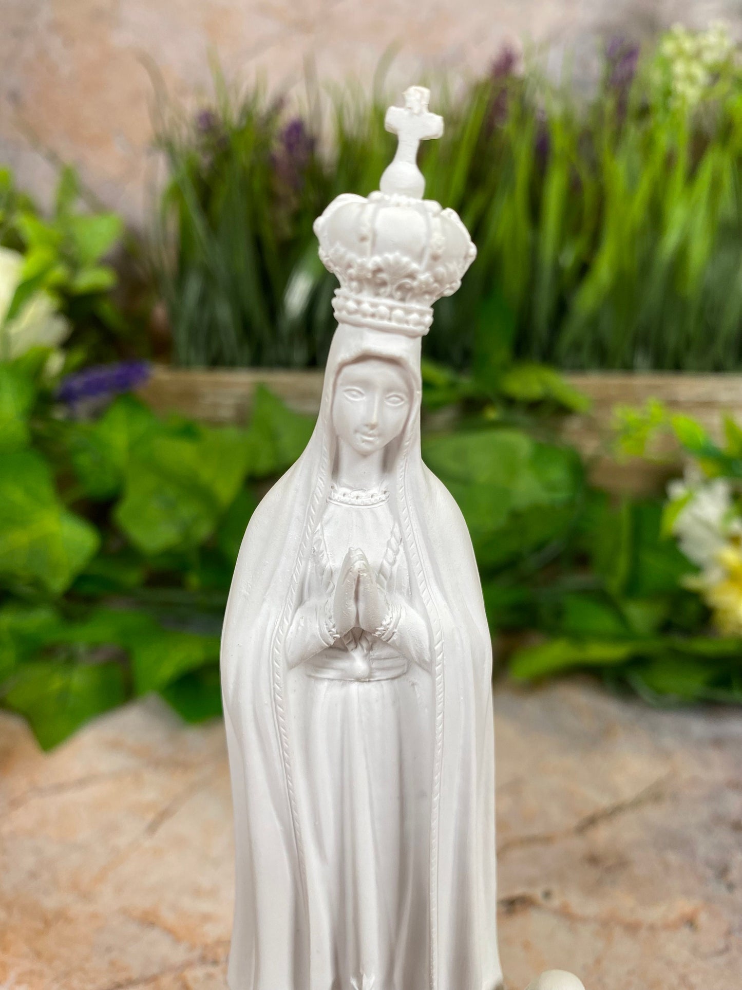 Monochromatic Our Lady of Fatima with Children Statue, Resin Sculpture, Minimalist Religious Decor, Serene Mary Figurine-Osiris Craftworks