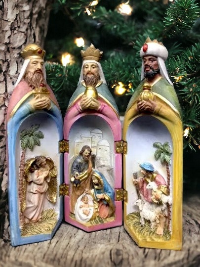 Handgefertigte Krippenfigur in Triptychon-Form – Majestätische Drei Könige und Szene der Heiligen Familie, spirituelle Weihnachtsdekoration, religiöse Statue aus Kunstharz