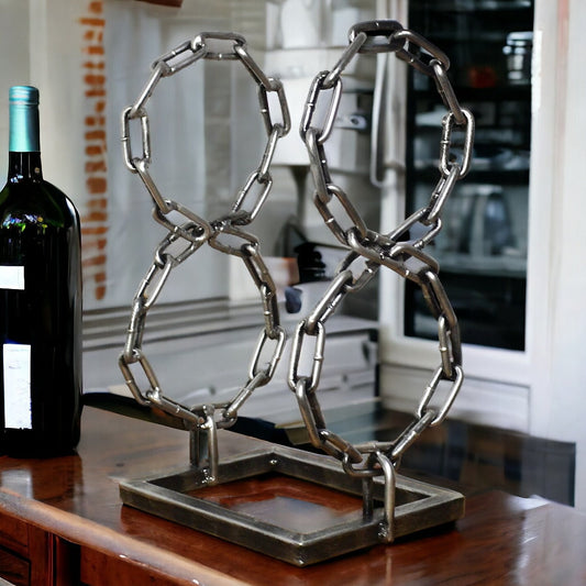 Porte-bouteille de vin en chaîne métallique unique fabriqué à la main | Casier à vin de table artistique | Décor industriel moderne | Cadeau élégant pour les amateurs de vin