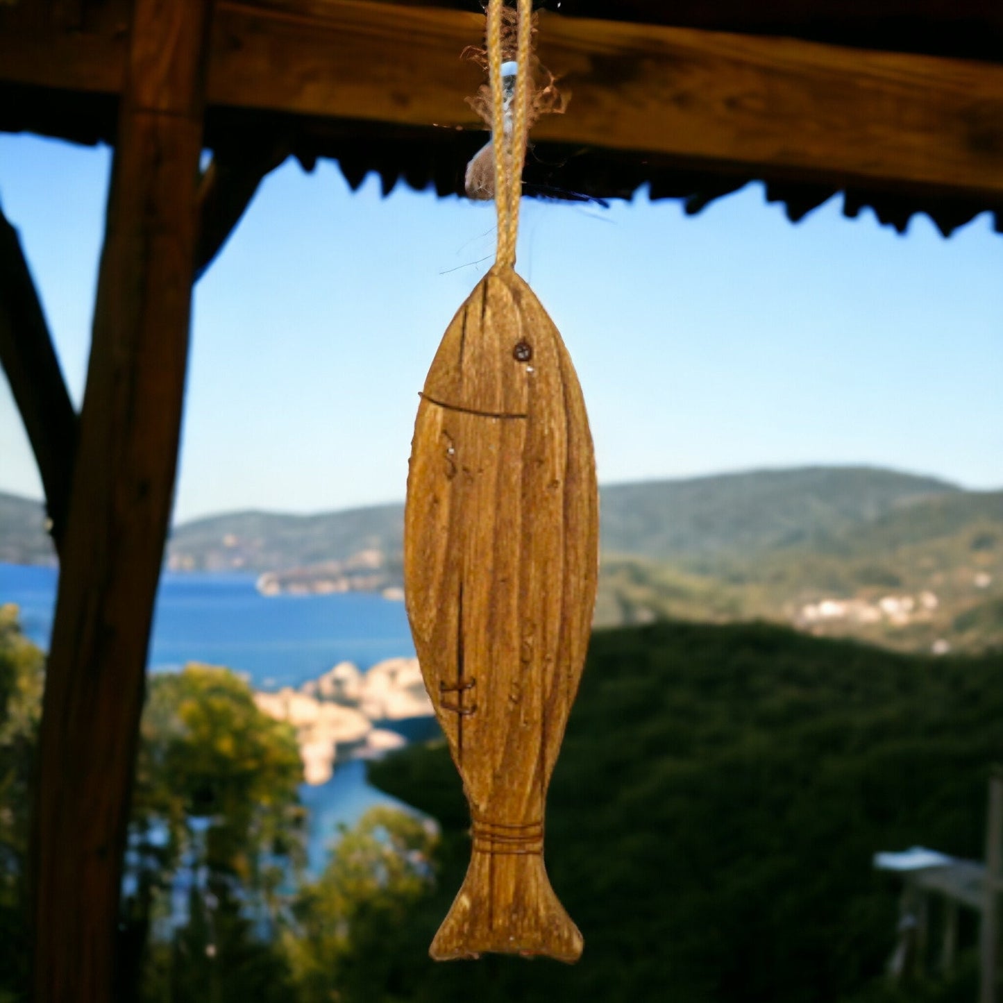 Ornement de poisson rustique en bois flotté - Décoration nautique, suspension murale artisanale, thème côtier, respectueux de l'environnement, hauteur de 28 cm