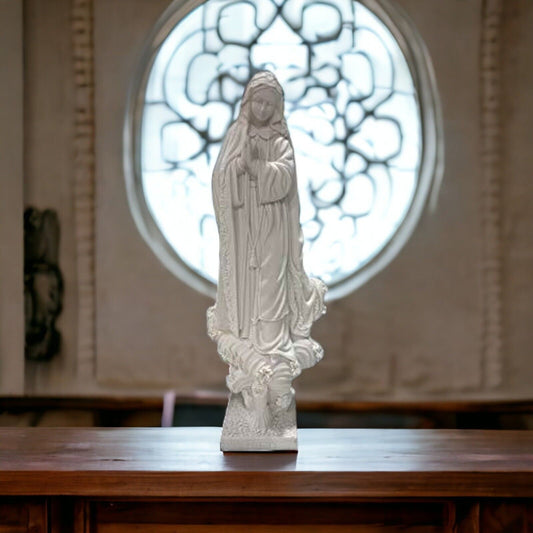 Ruhige Statue Unserer Lieben Frau von Fatima | Religiöse Figur | Inspirierendes Dekor | Spirituelle Kunst | Katholisches Geschenk