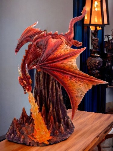 Statue majestueuse de dragon cracheur de feu, sculpture mythique de drake de feu, décoration d'intérieur fantastique, figurine de bête de collection, art de créature légendaire