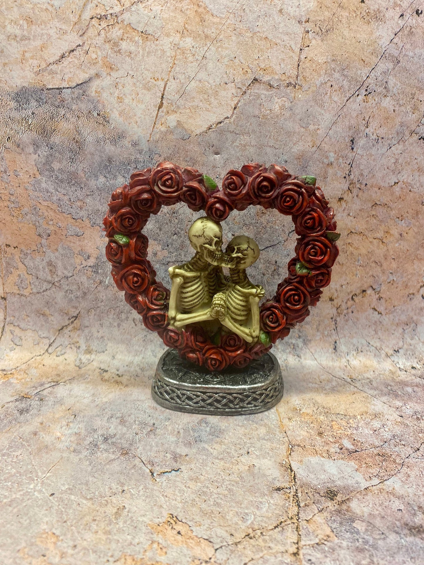 Eternal Love Skeleton Couple in Heart Rose Wreath, Gothic Romantic Figurine, Undying Affection Resin Statue, Love Beyond Life Ornament-Osiris Craftworks