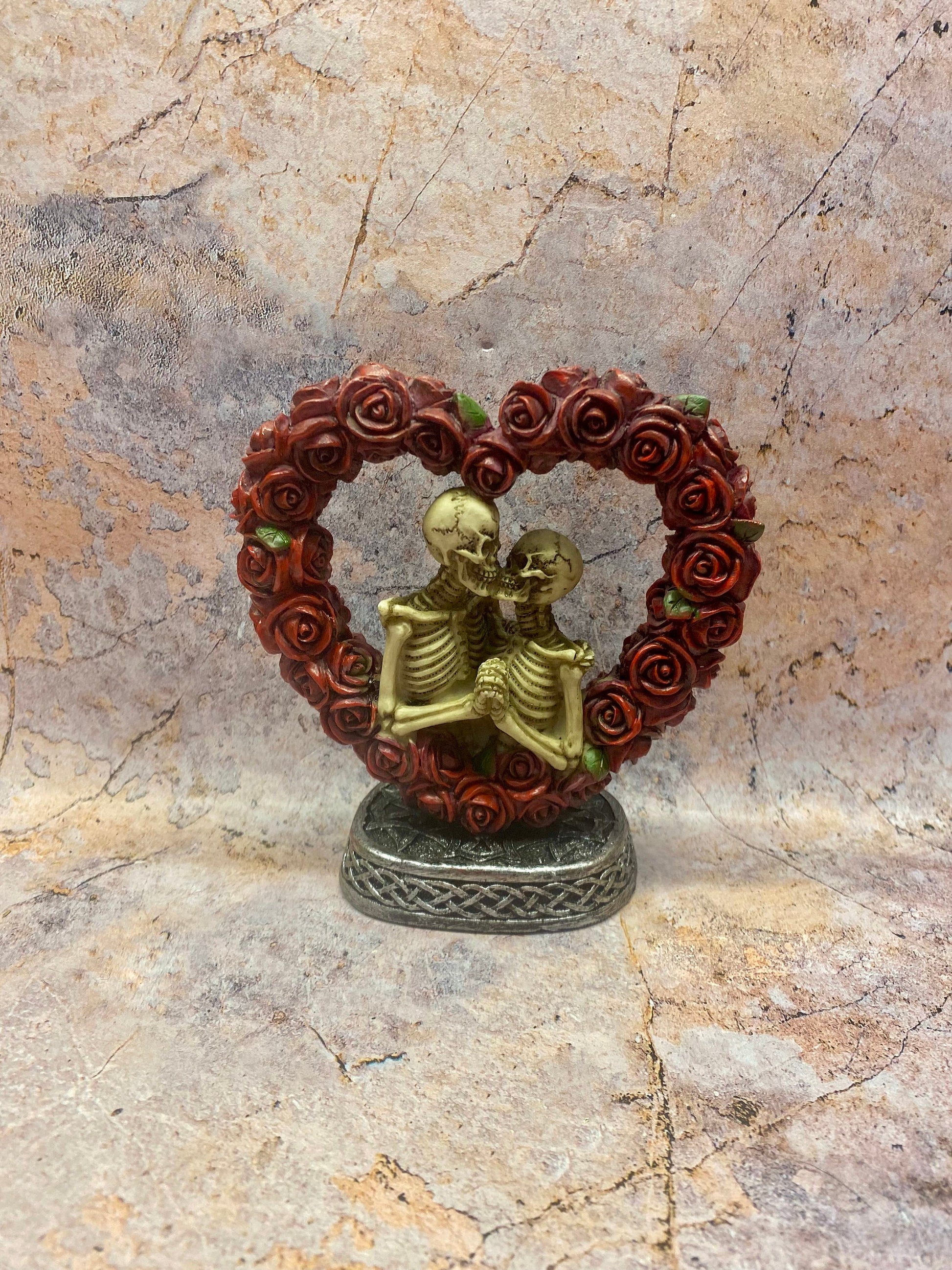 Eternal Love Skeleton Couple in Heart Rose Wreath, Gothic Romantic Figurine, Undying Affection Resin Statue, Love Beyond Life Ornament-Osiris Craftworks