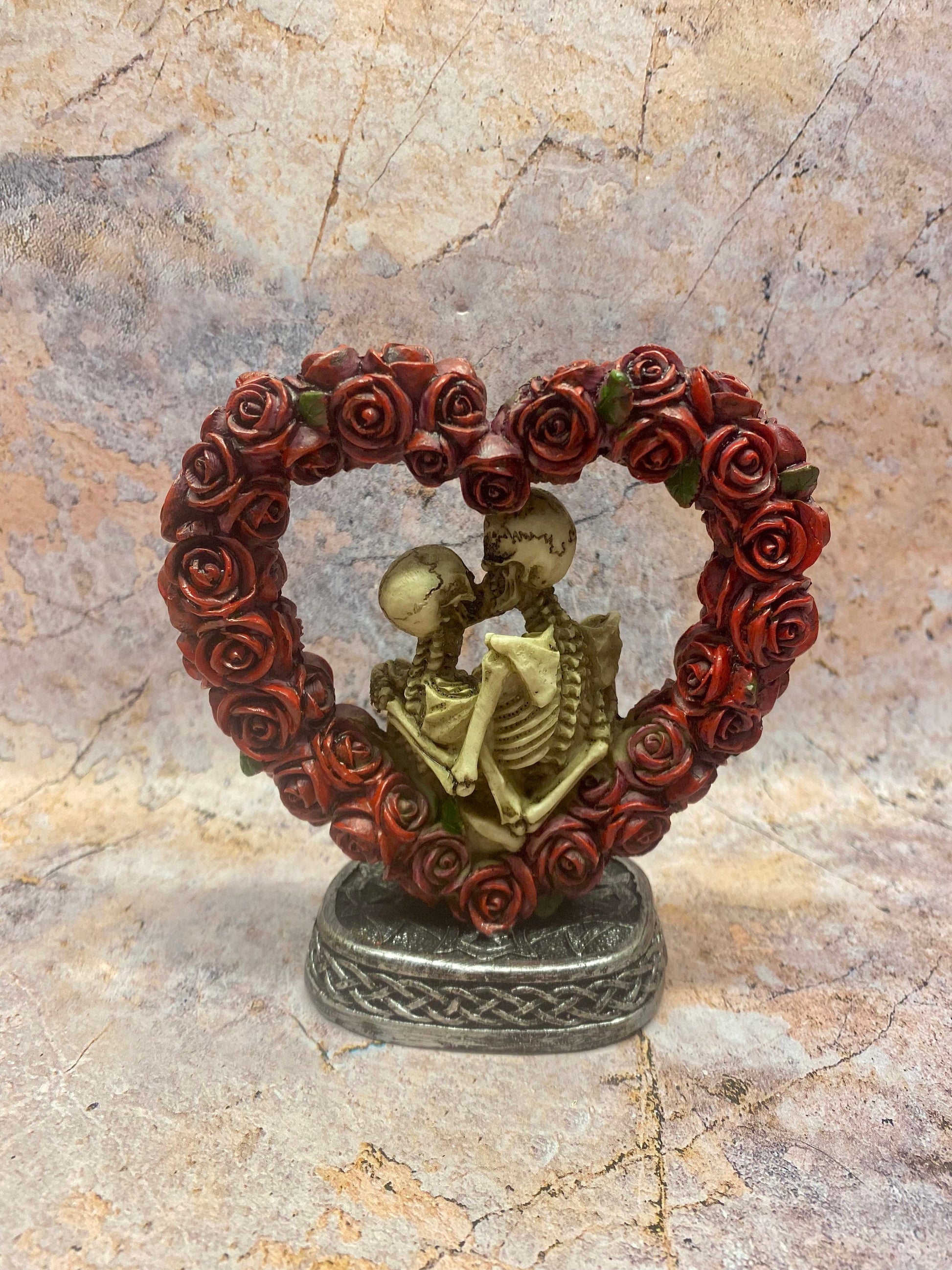 Eternal Love Skeleton Couple in Heart Rose Wreath, Gothic Romantic Figurine, Undying Affection Resin Statue, Love Beyond Life Ornament-Osiris Craftworks