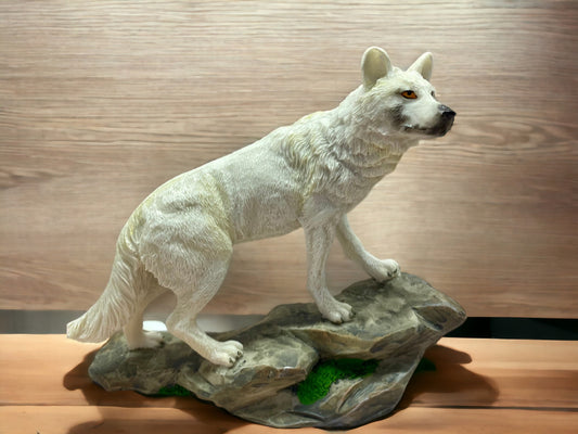 Majestätische arktische Wolfsfigur – lebensechte Wolfsskulptur aus Kunstharz, exquisites Wildtier-Sammelobjekt, perfekt für Naturliebhaber