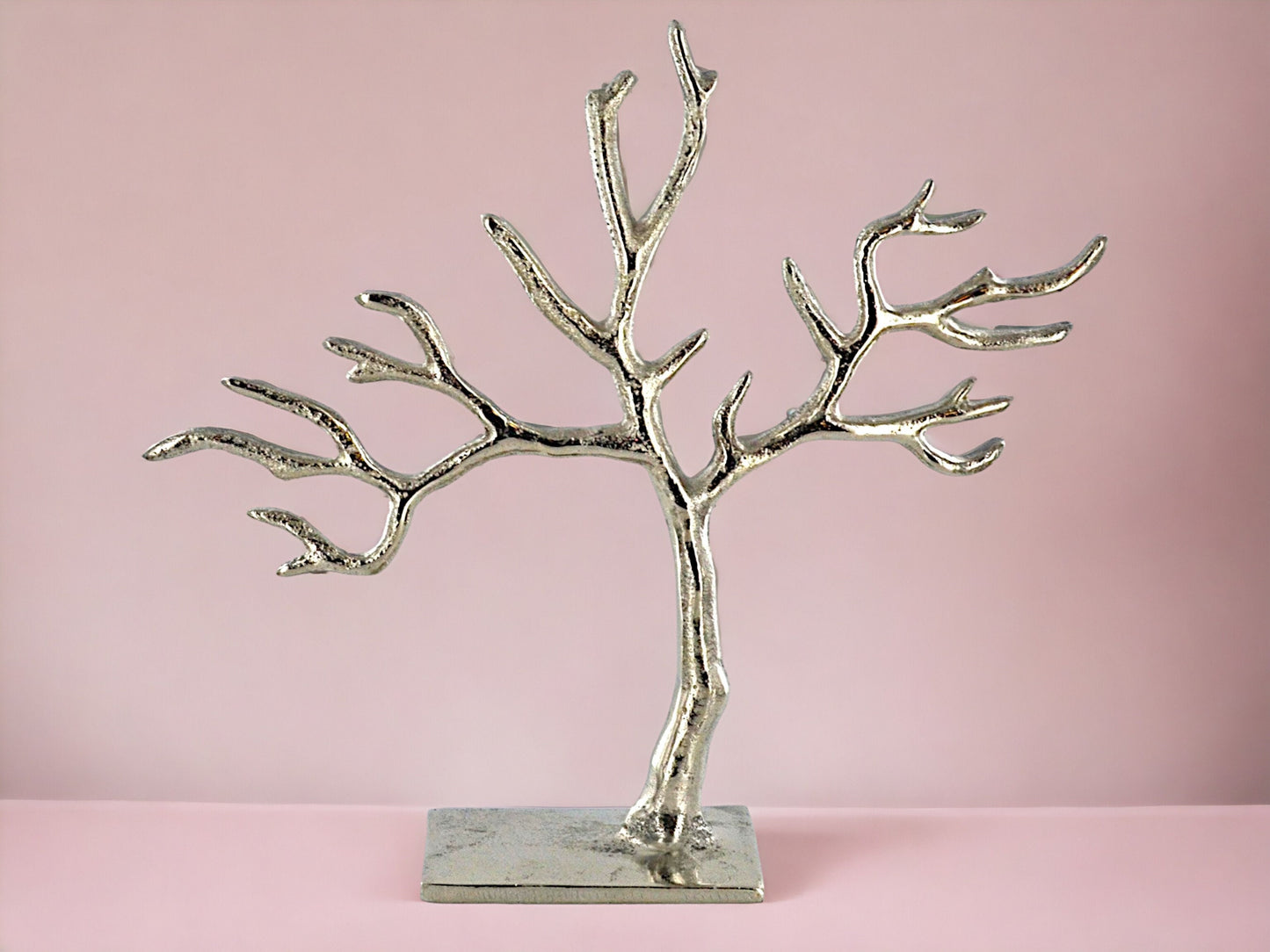 Arbre à bijoux élégant en aluminium argenté, organisateur moderne pour accessoires, support de collier en métal élégant, présentoir chic pour bagues et bracelets