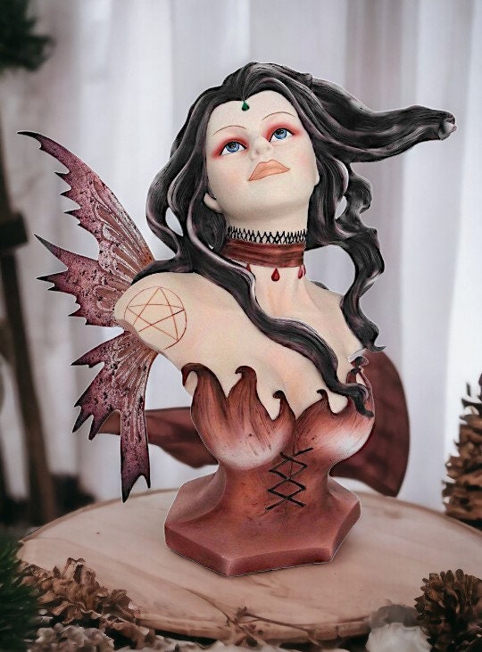 Buste majestueux de la déesse celtique Morrigan - Sculpture mythologique en résine - Décor païen énigmatique - Figurine artisanale