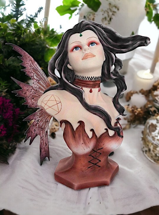 Buste majestueux de la déesse celtique Morrigan - Sculpture mythologique en résine - Décor païen énigmatique - Figurine artisanale