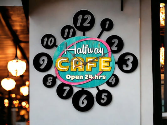 Horloge murale rétro en métal « Halfway Café » – Décoration de style vintage, grande taille 60 x 60 cm, alimentée par batterie, parfaite pour la cuisine ou le café