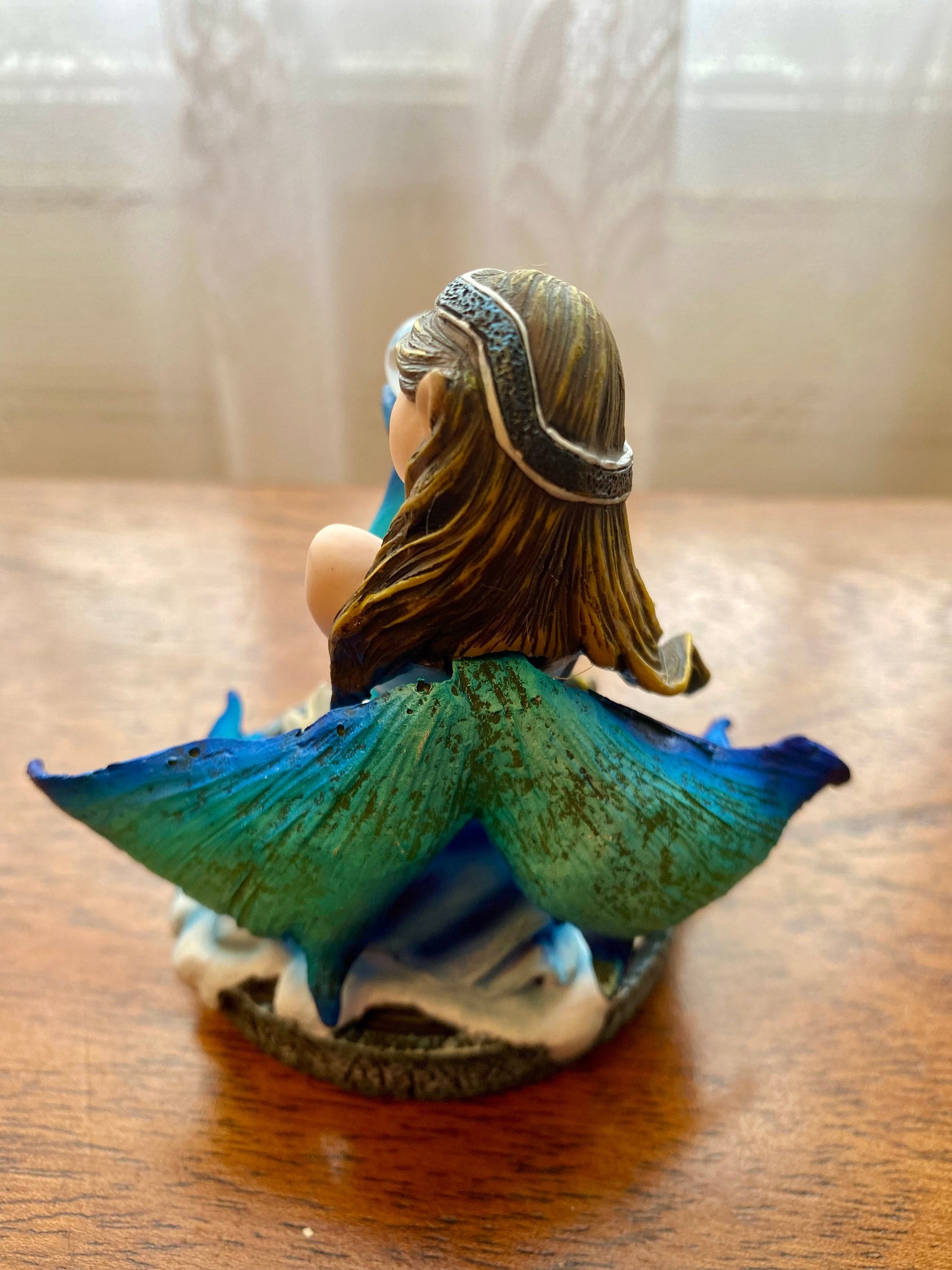 Enchanting Aquarius Zodiac Fairy Figurine – Mystical Resin Fairy with Crystal Ball, Astrological Birth Sign Ornament, Magical Home Decor-Osiris Craftworks