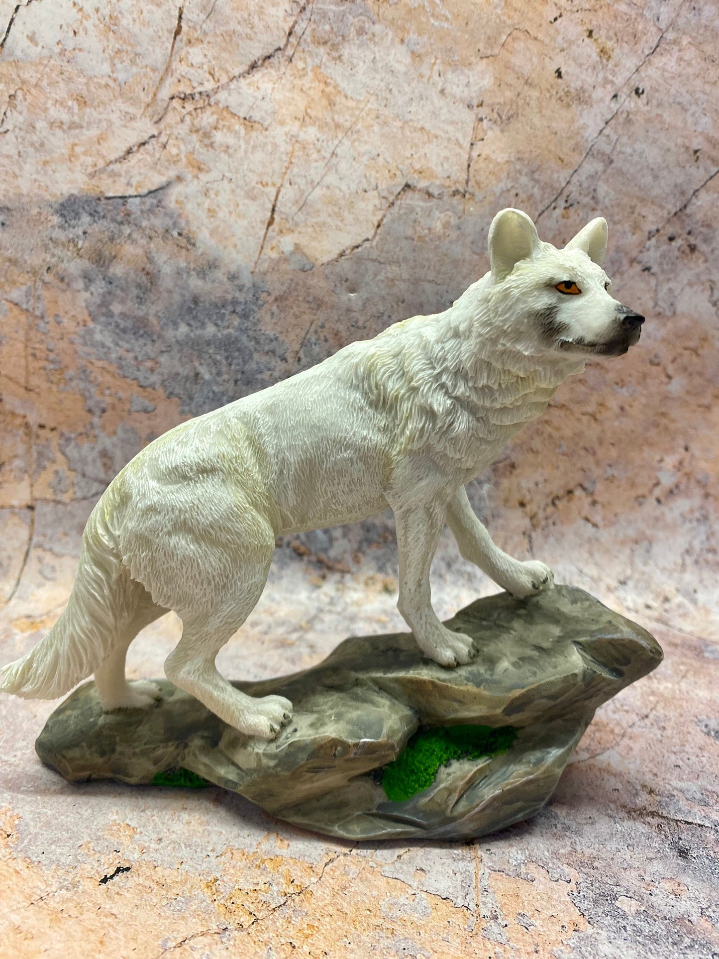 Majestic Arctic Wolf Figurine - Lifelike Resin Wolf Sculpture, Exquisite Wildlife Collectible, Perfect for Nature Lovers