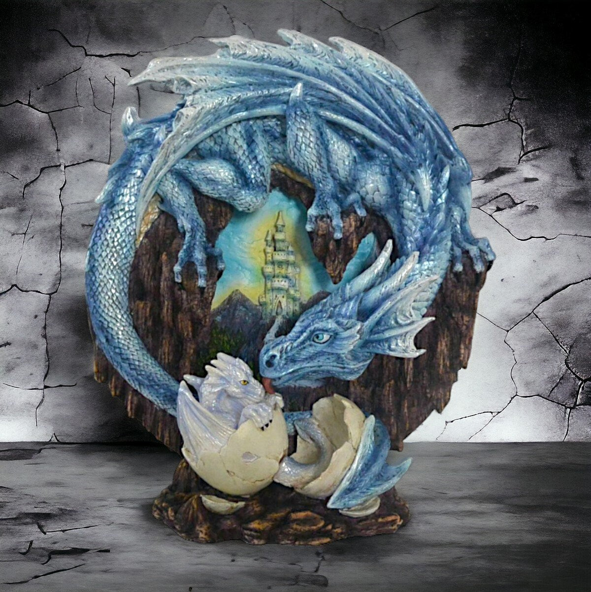 Sculpture de dragon enchanté - Figurine de gardien mythique avec vue sur le château - Œuvre d'art fantastique en résine - Décoration d'intérieur magique