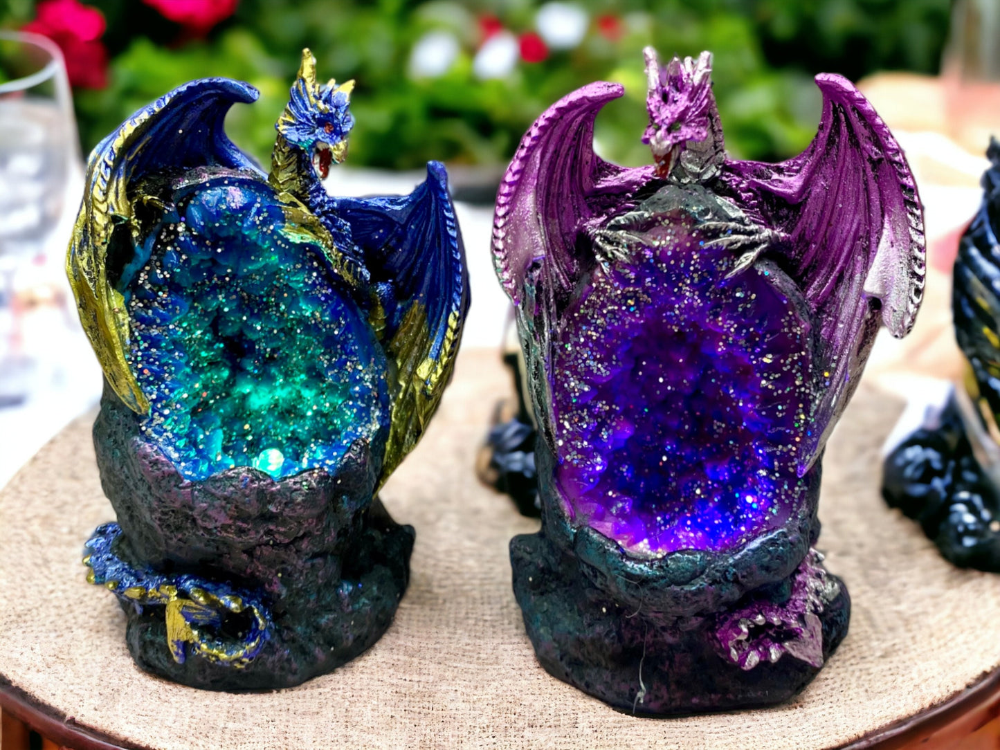 Paire de figurines de dragon à LED enchanteresses - Dragons jumeaux en résine illuminés avec cristaux scintillants, décoration d'intérieur fantastique, duo magique de 11 cm