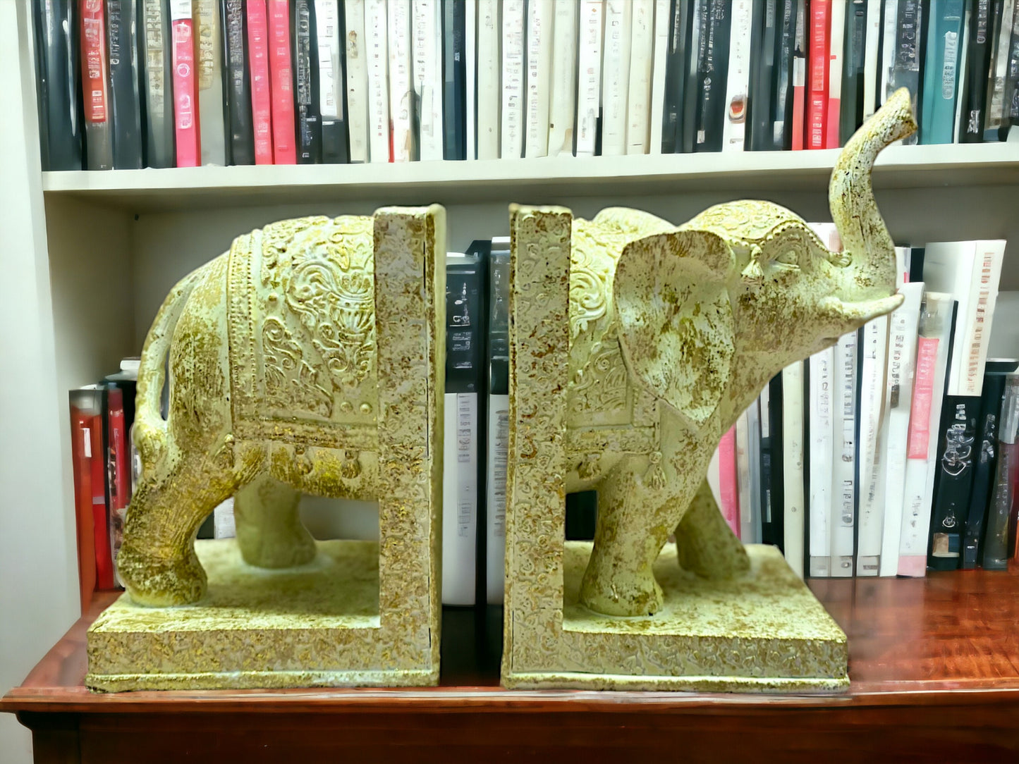 Regal Elephant Bookends, Exquisite Carved Resin, 17.5x9cm – Elegant Bookshelf Decor and Organizational Accent