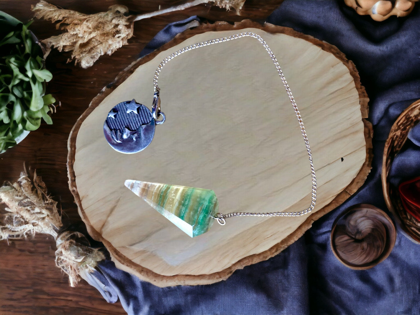 Pendule en cristal de fluorite avec breloque de lune céleste - Pendule de divination par étoile guide, outil de radiesthésie spirituelle, chaîne de guérison intuitive