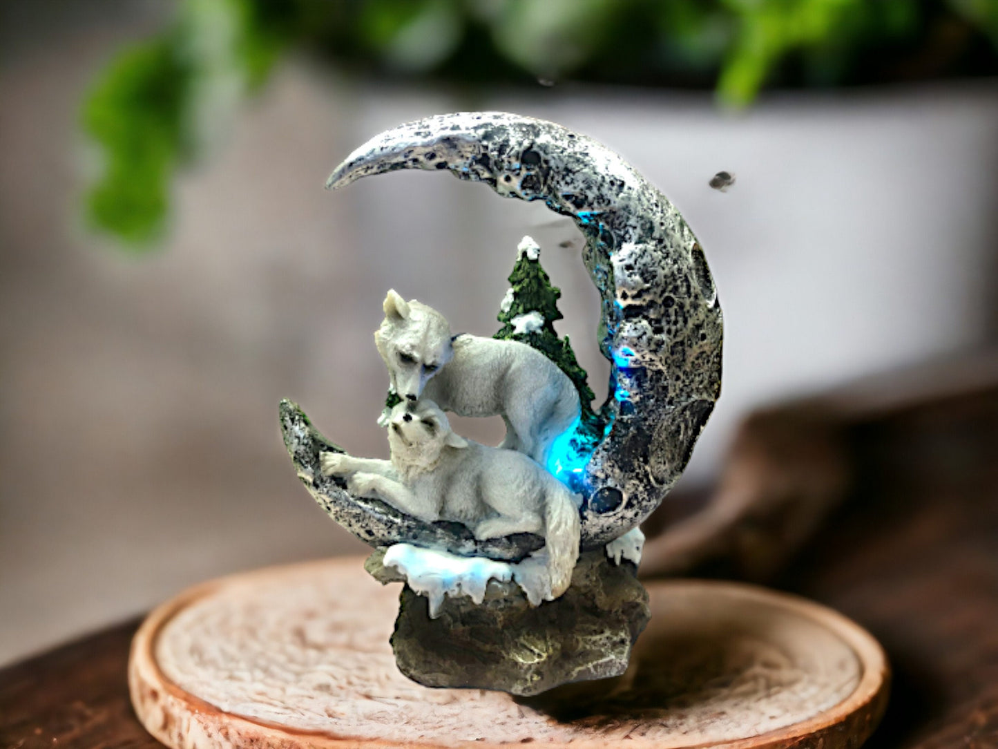 Sculpture de famille de loups en résine lumineuse sur croissant de lune - Cadeau parfait pour les passionnés de loups