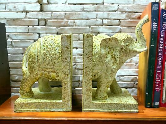 Regal Elephant Bookends, Exquisite Carved Resin, 17.5x9cm – Elegant Bookshelf Decor and Organizational Accent