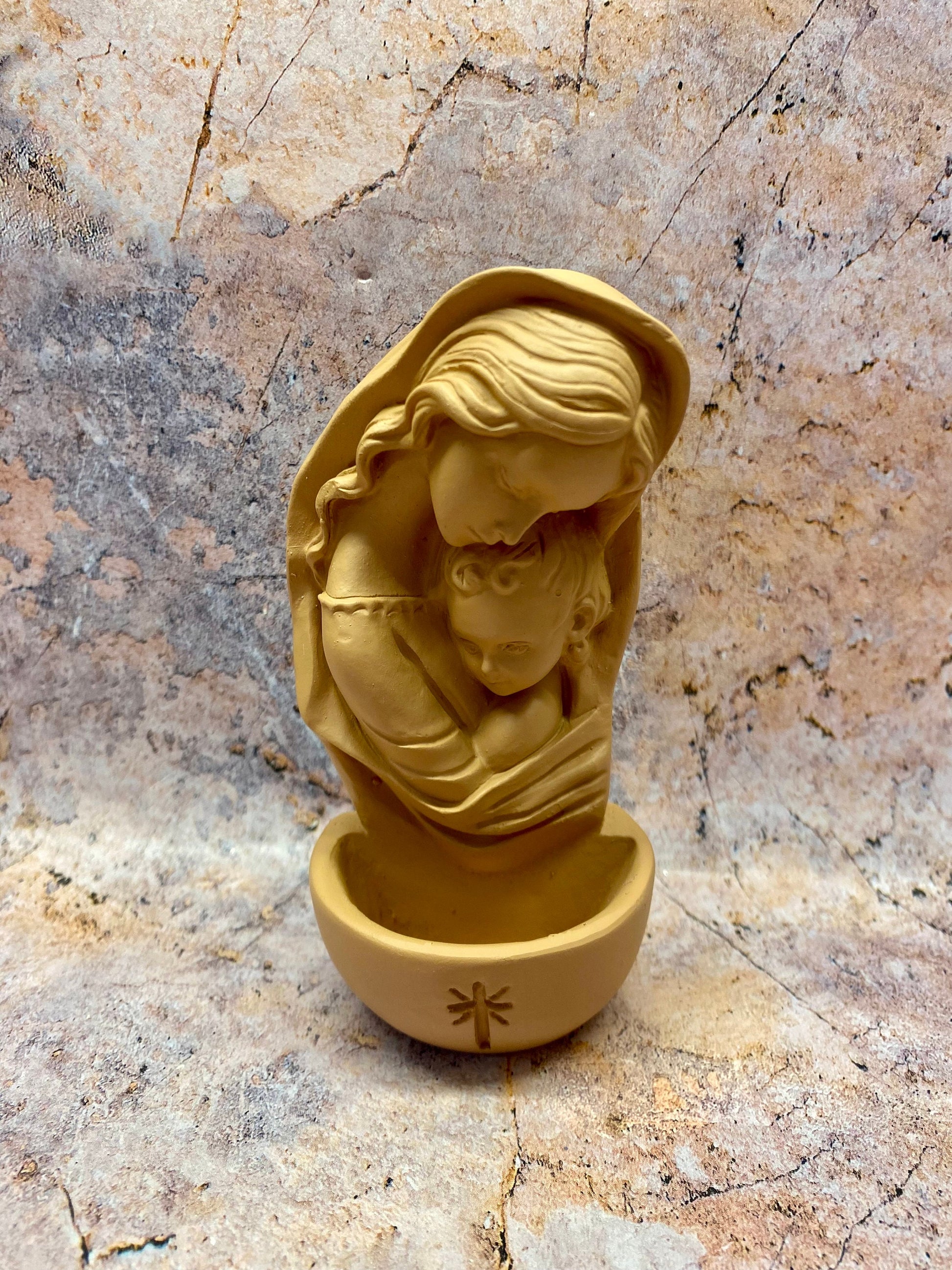 Virgin Mary and Child Holy Water Font – Resin Spiritual Decor, Christian Prayer Wall Hanging, Blessing Water Basin, Religious Gift Idea-Osiris Craftworks