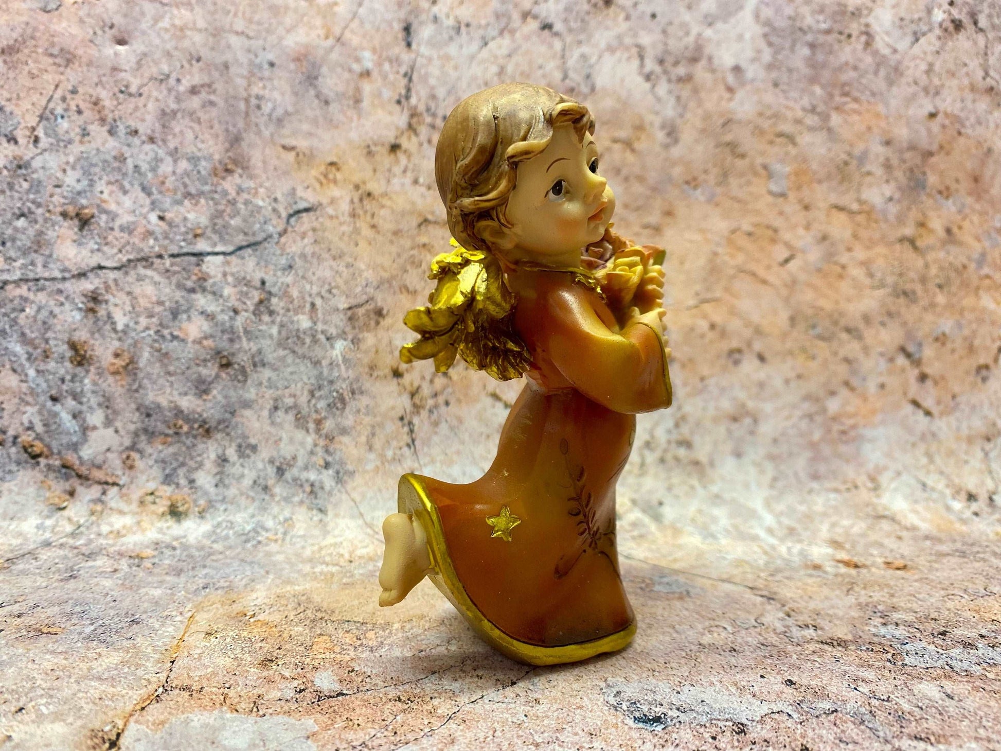 Angel with Flowers Resin Figurine, 10cm – Enchanted Floral Cherub, Delicate Tabletop Statue, Heavenly Decor, Angelic Bloom Ornament-Osiris Craftworks