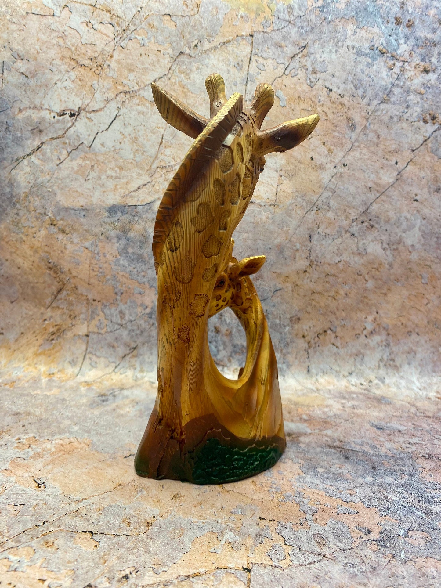 Sculpture élégante en résine de girafe - Figurine gracieuse de girafe de 23 cm de haut pour la décoration intérieure, art de la faune africaine