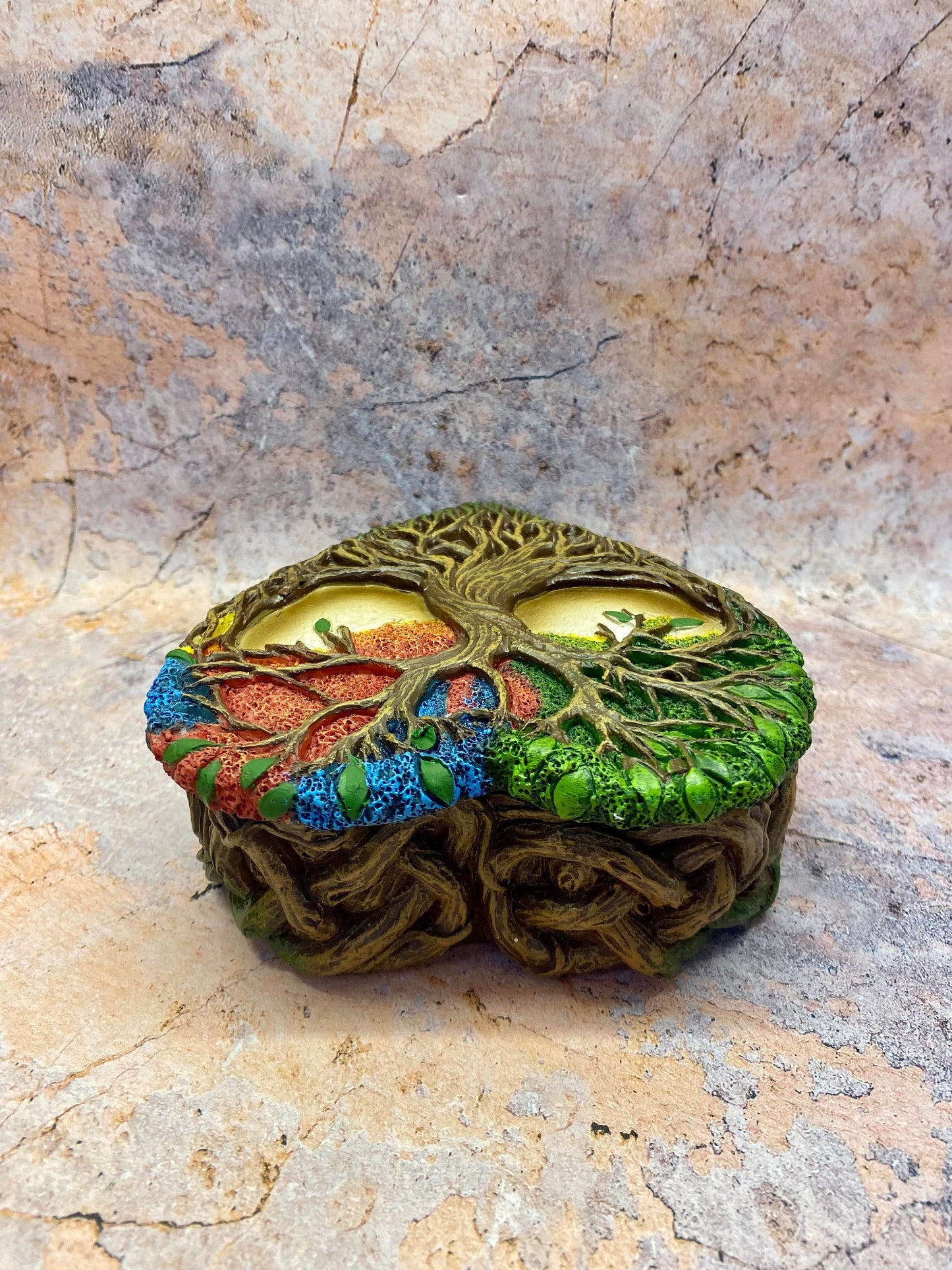 Heart-Shaped Tree of Life Trinket Box - Handcrafted Resin Keepsake Box, Spiritual Decor, Celtic Jewellery Storage