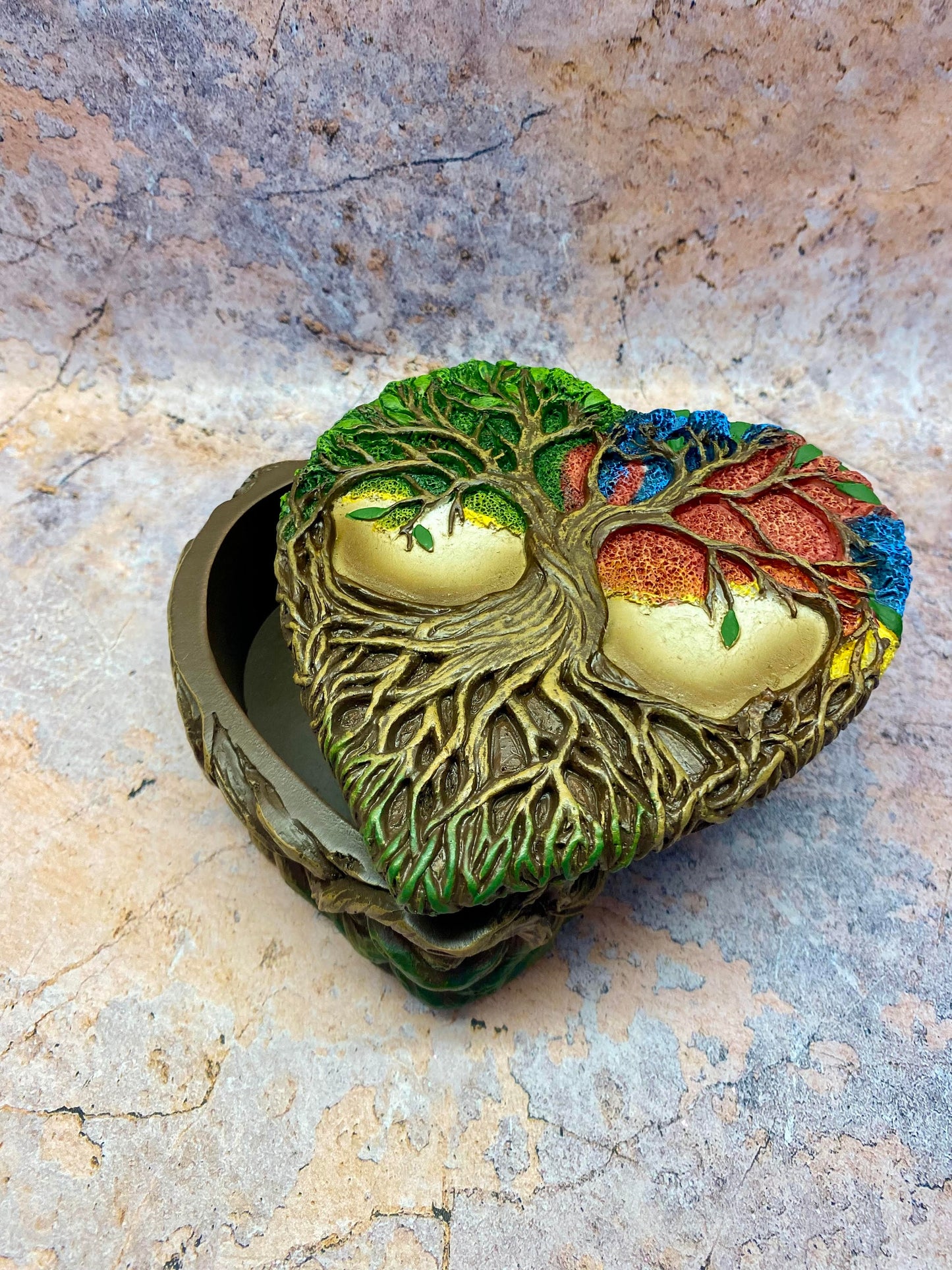 Heart-Shaped Tree of Life Trinket Box - Handcrafted Resin Keepsake Box, Spiritual Decor, Celtic Jewellery Storage