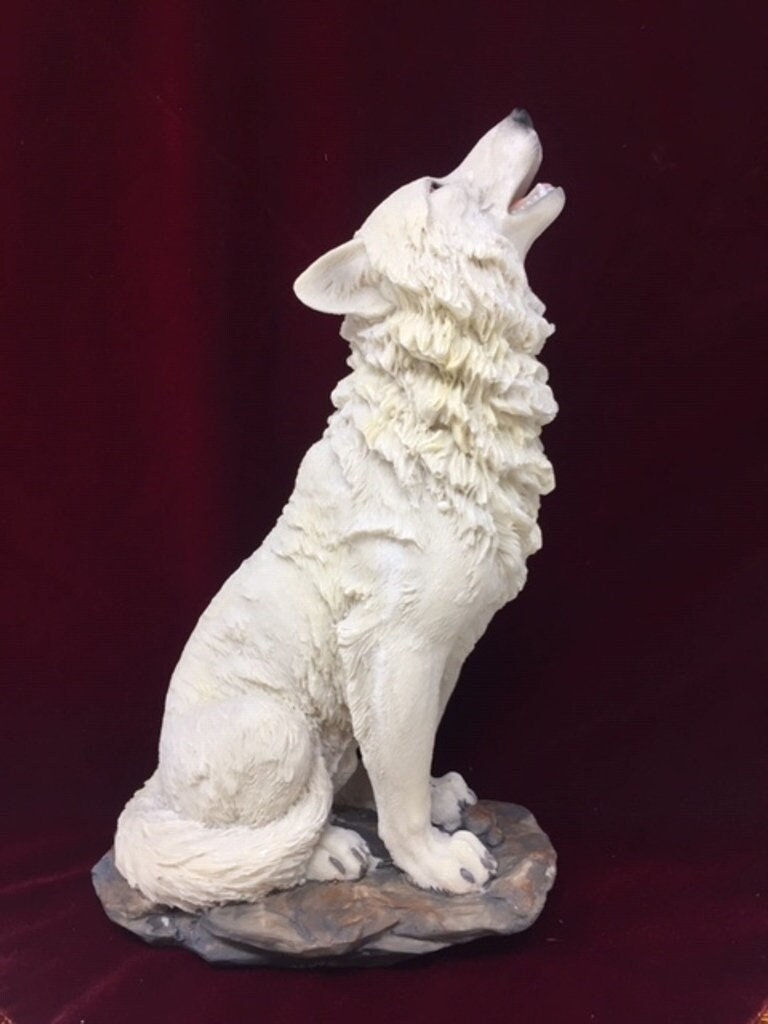 Majestic Howling Wolf Resin Statue, Lifelike Canine Sculpture, Nature-Inspired Home Decor, Wildlife Art Collectible, Gift for Animal Lovers